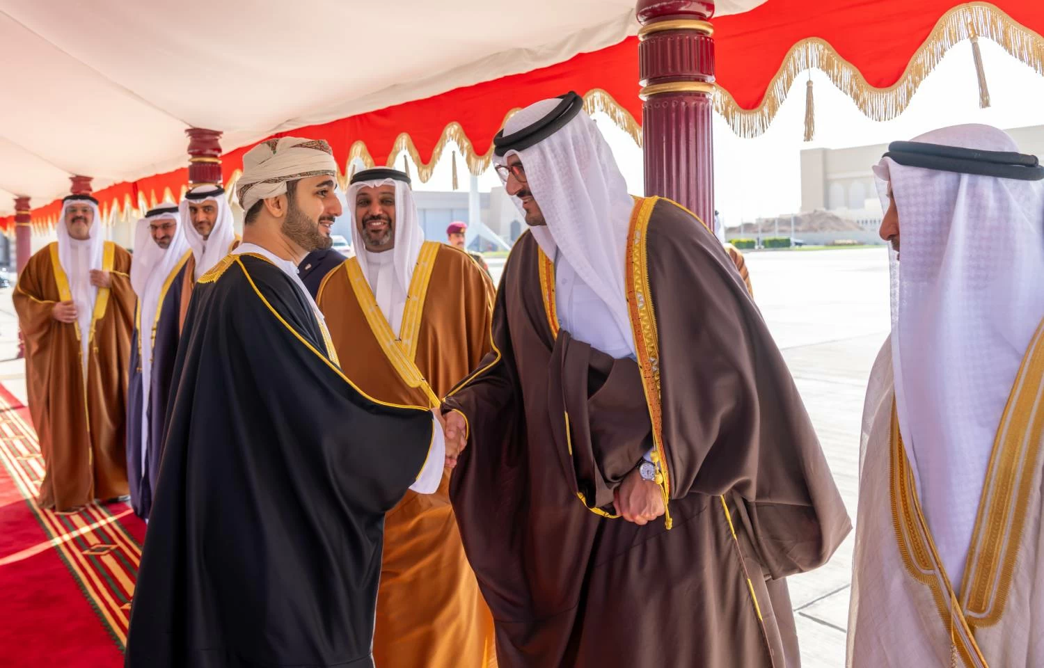 ولي العهد رئيس مجلس الوزراء يغادر سلطنة عمان بعد زيارةٍ أخوية