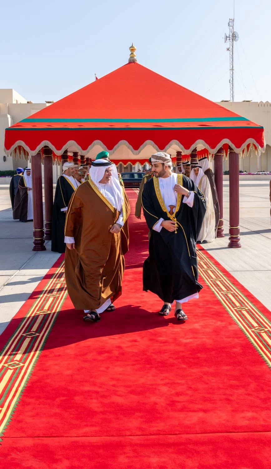 ولي العهد رئيس مجلس الوزراء يغادر سلطنة عمان بعد زيارةٍ أخوية