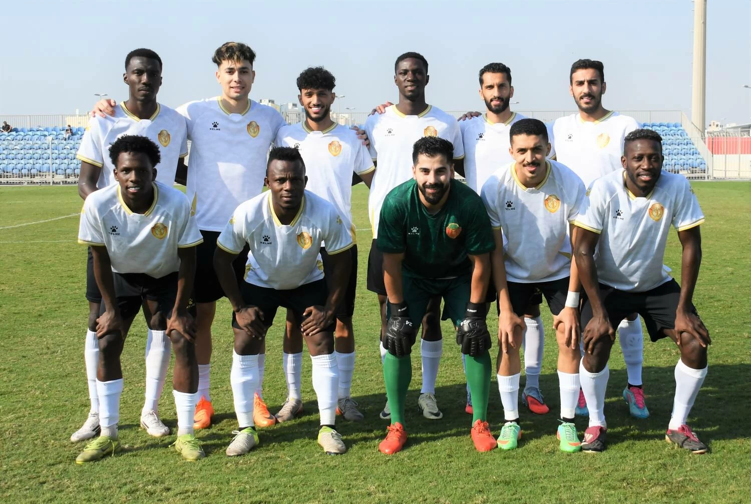 الحرس الملكي وسلاح البحرية الملكي البحريني في نهائي كأس القائد العام لكرة القدم الاثنين