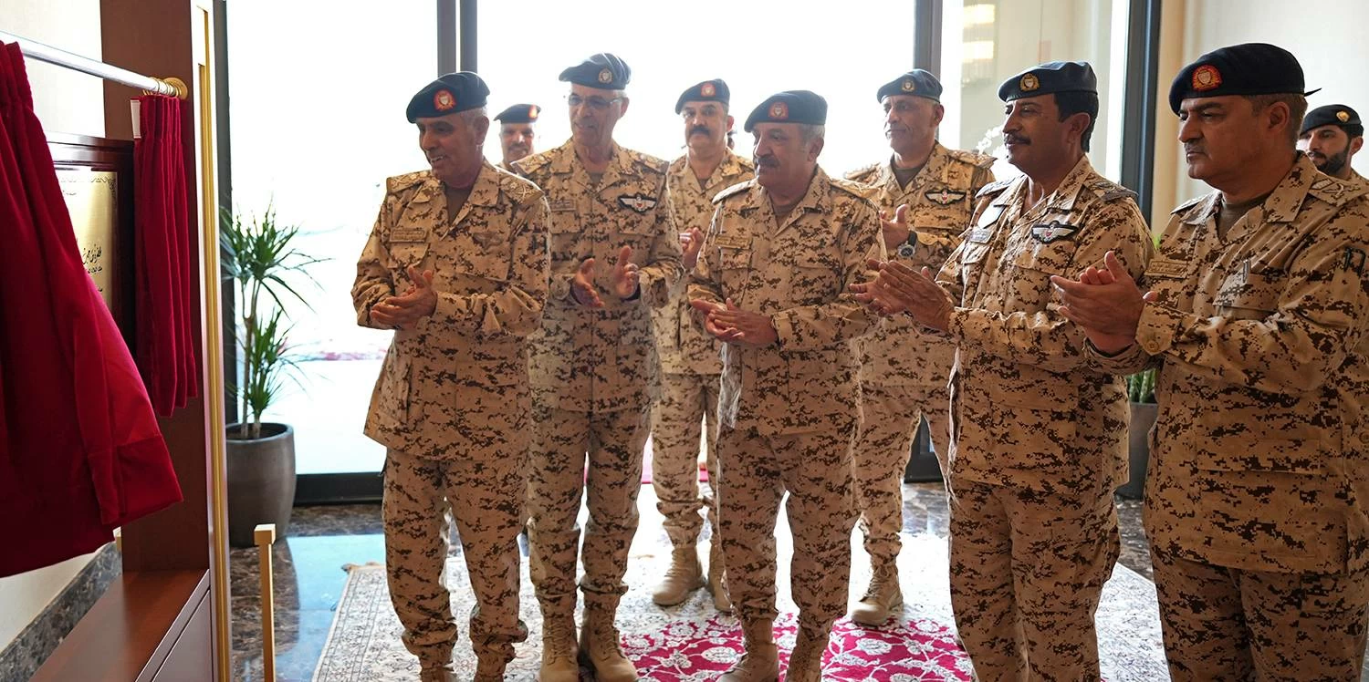 رئيس هيئة الأركان يشهد افتتاح منشآت &laquo;صقور حمد&raquo; بسلاح الجو الملكي البحريني
