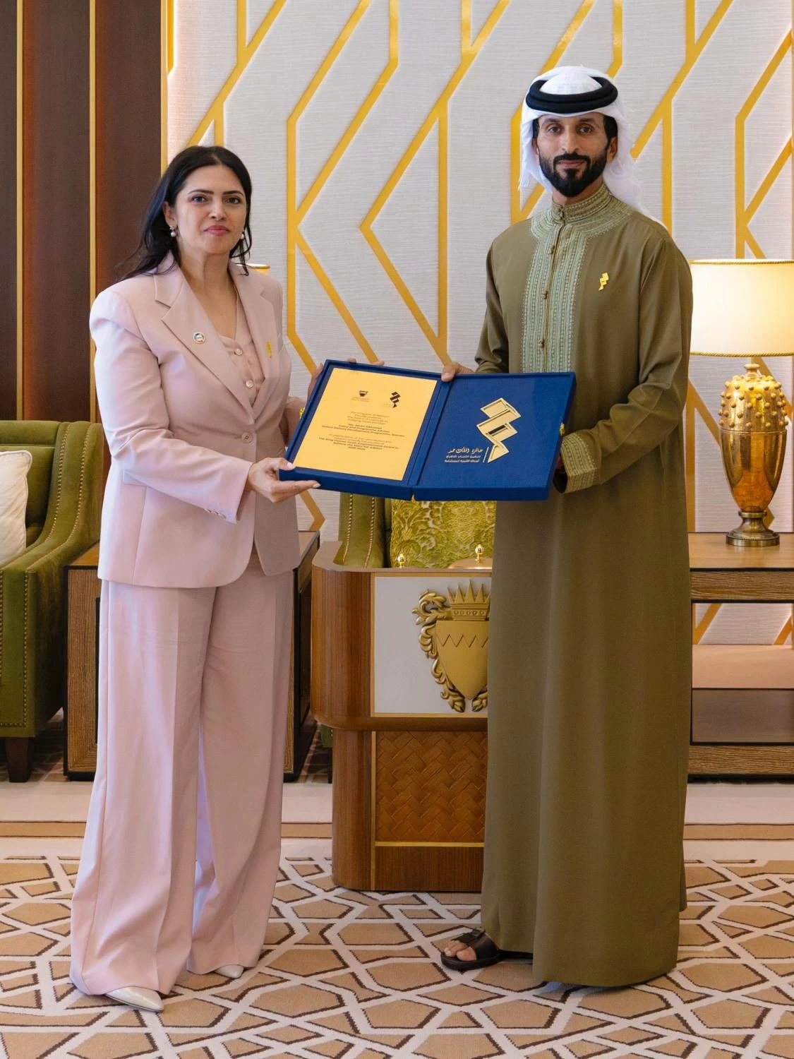 ناصر بن حمد يكرم الفائزين في النسخة الخامسة من جائزة الملك حمد لتمكين الشباب لتحقيق أهداف التنمية المستدامة