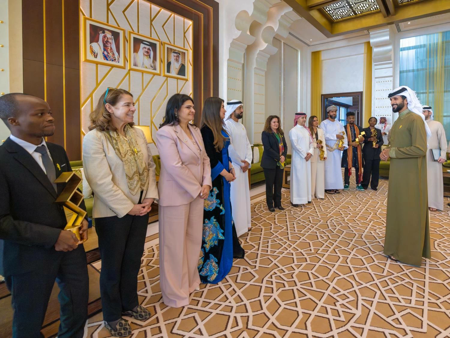 ناصر بن حمد يكرم الفائزين في النسخة الخامسة من جائزة الملك حمد لتمكين الشباب لتحقيق أهداف التنمية المستدامة