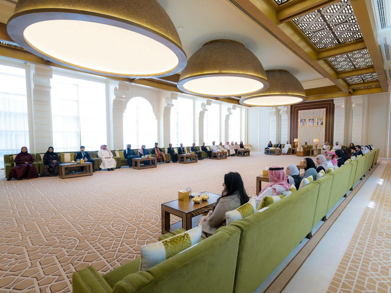 ناصر بن حمد يكرم الفائزين في النسخة الخامسة من جائزة الملك حمد لتمكين الشباب لتحقيق أهداف التنمية المستدامة