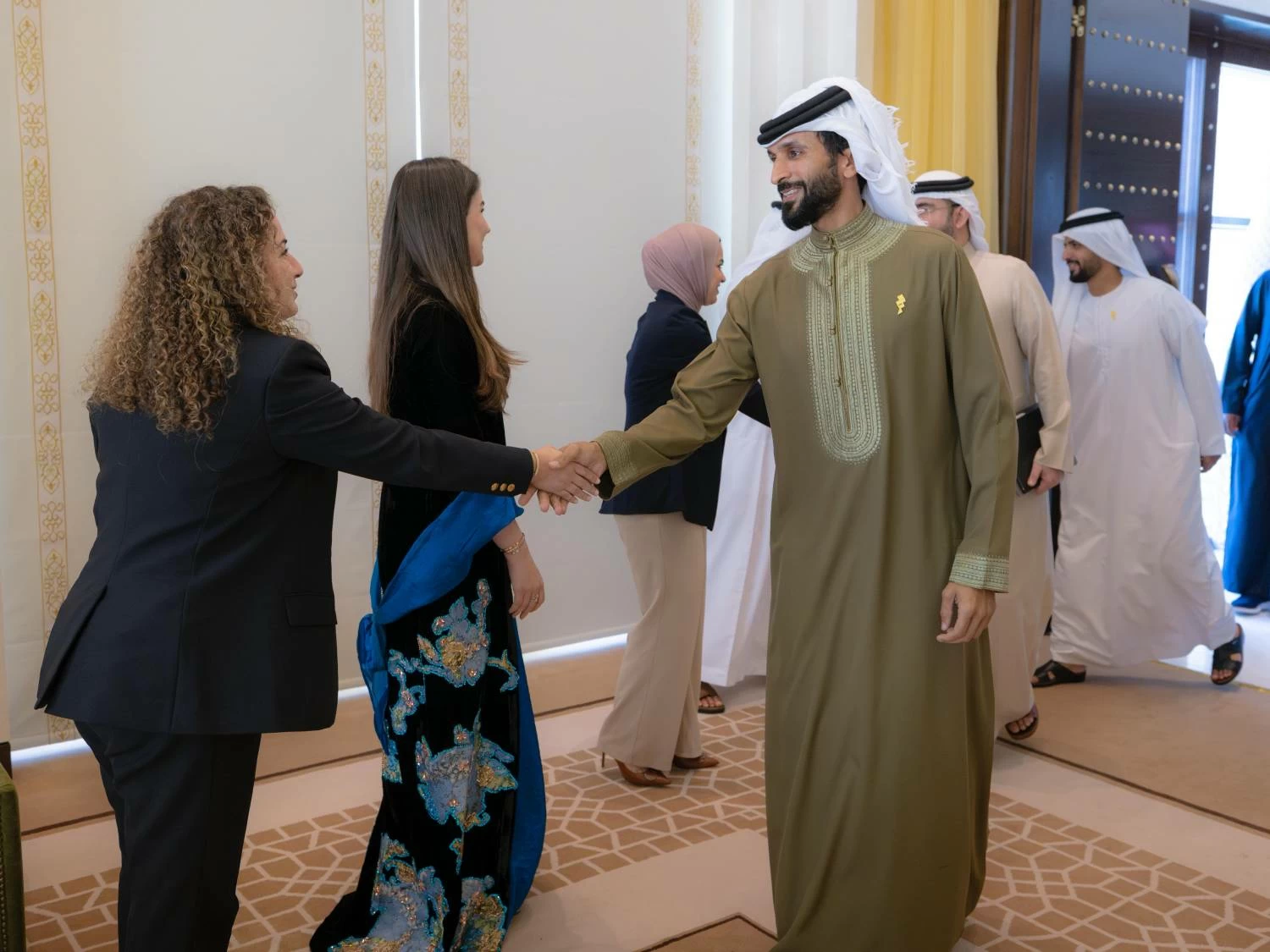 ناصر بن حمد يكرم الفائزين في النسخة الخامسة من جائزة الملك حمد لتمكين الشباب لتحقيق أهداف التنمية المستدامة