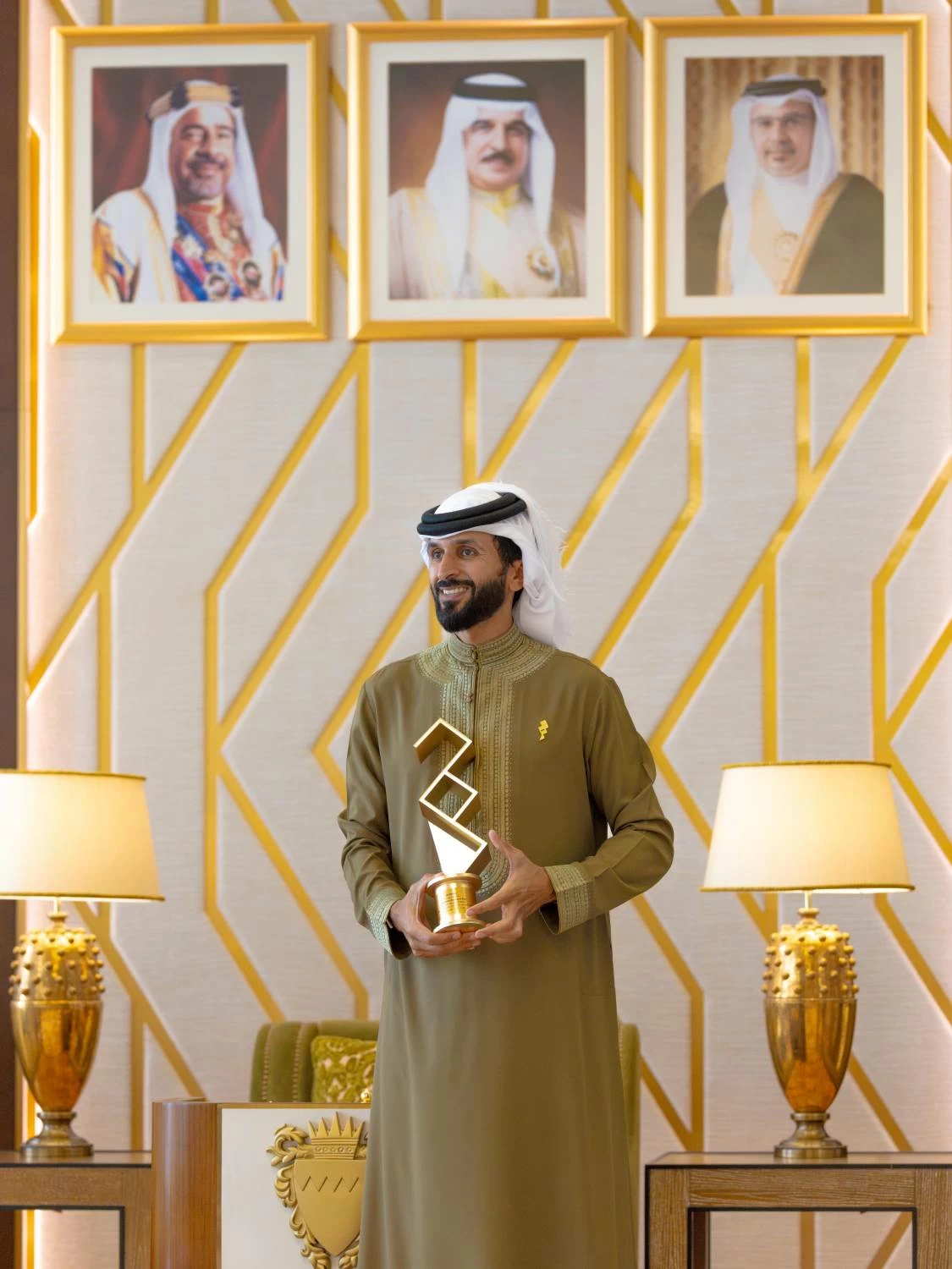 ناصر بن حمد يكرم الفائزين في النسخة الخامسة من جائزة الملك حمد لتمكين الشباب لتحقيق أهداف التنمية المستدامة