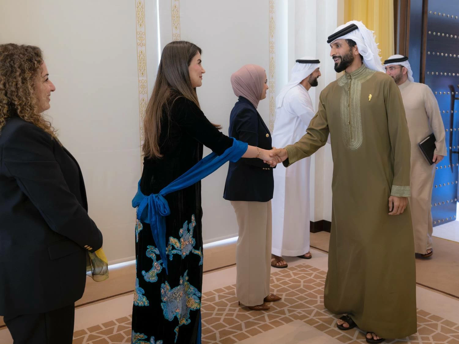 ناصر بن حمد يكرم الفائزين في النسخة الخامسة من جائزة الملك حمد لتمكين الشباب لتحقيق أهداف التنمية المستدامة