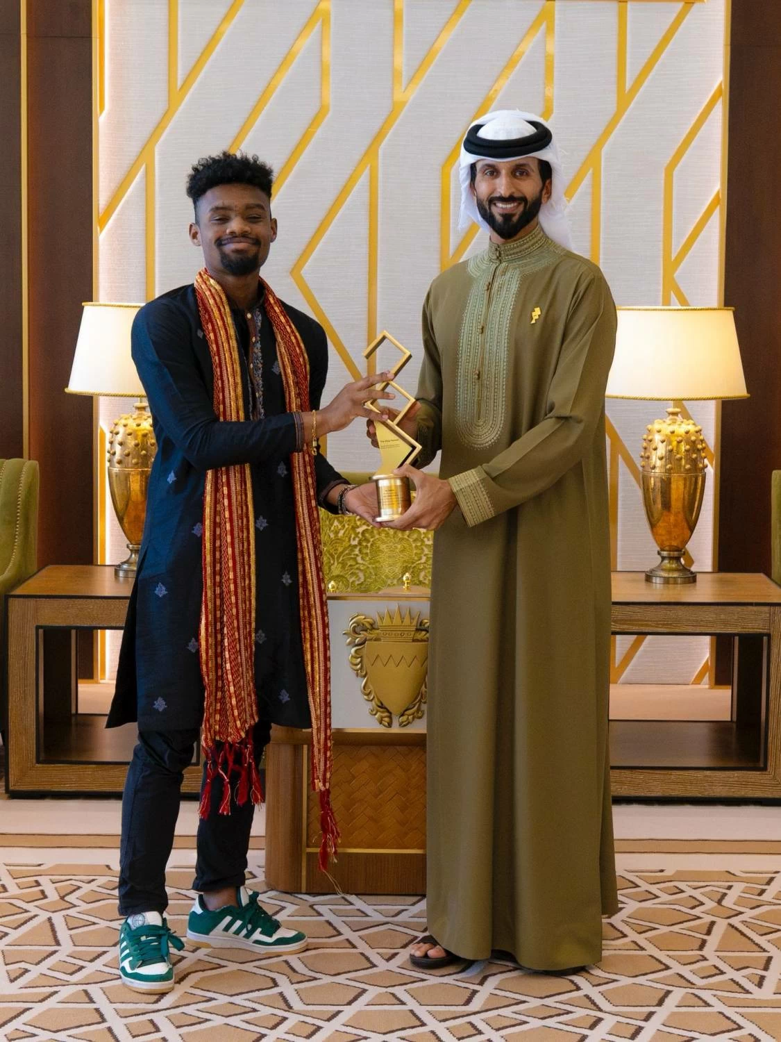 ناصر بن حمد يكرم الفائزين في النسخة الخامسة من جائزة الملك حمد لتمكين الشباب لتحقيق أهداف التنمية المستدامة