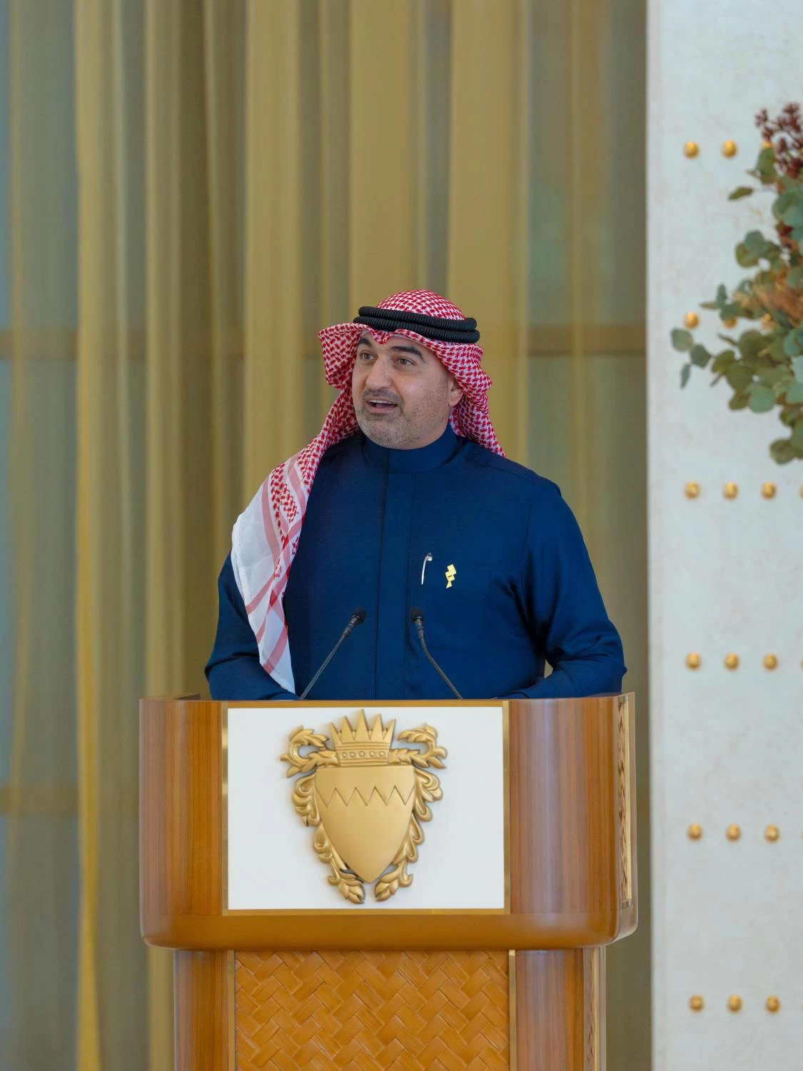 ناصر بن حمد يكرم الفائزين في النسخة الخامسة من جائزة الملك حمد لتمكين الشباب لتحقيق أهداف التنمية المستدامة