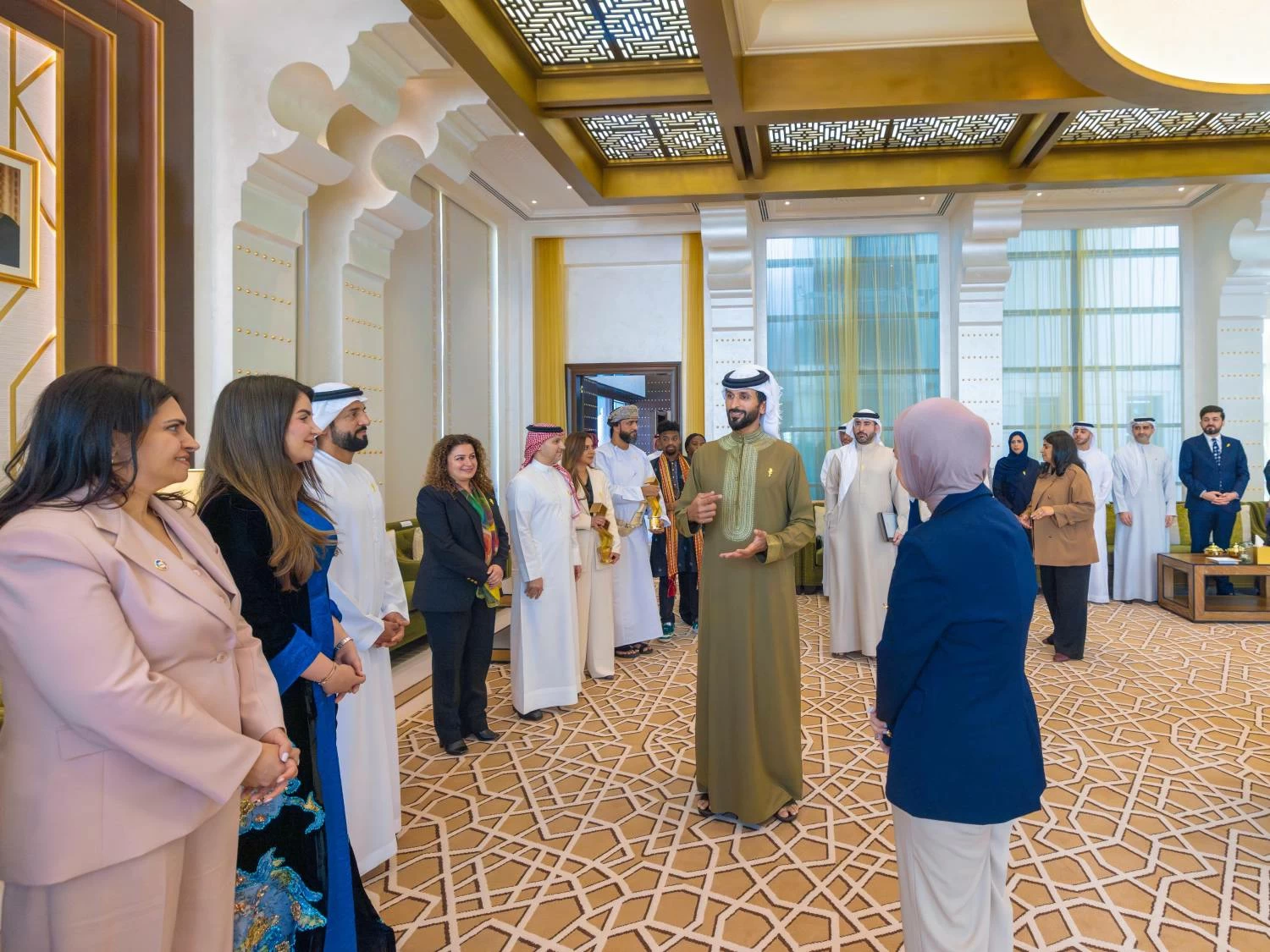 ناصر بن حمد يكرم الفائزين في النسخة الخامسة من جائزة الملك حمد لتمكين الشباب لتحقيق أهداف التنمية المستدامة