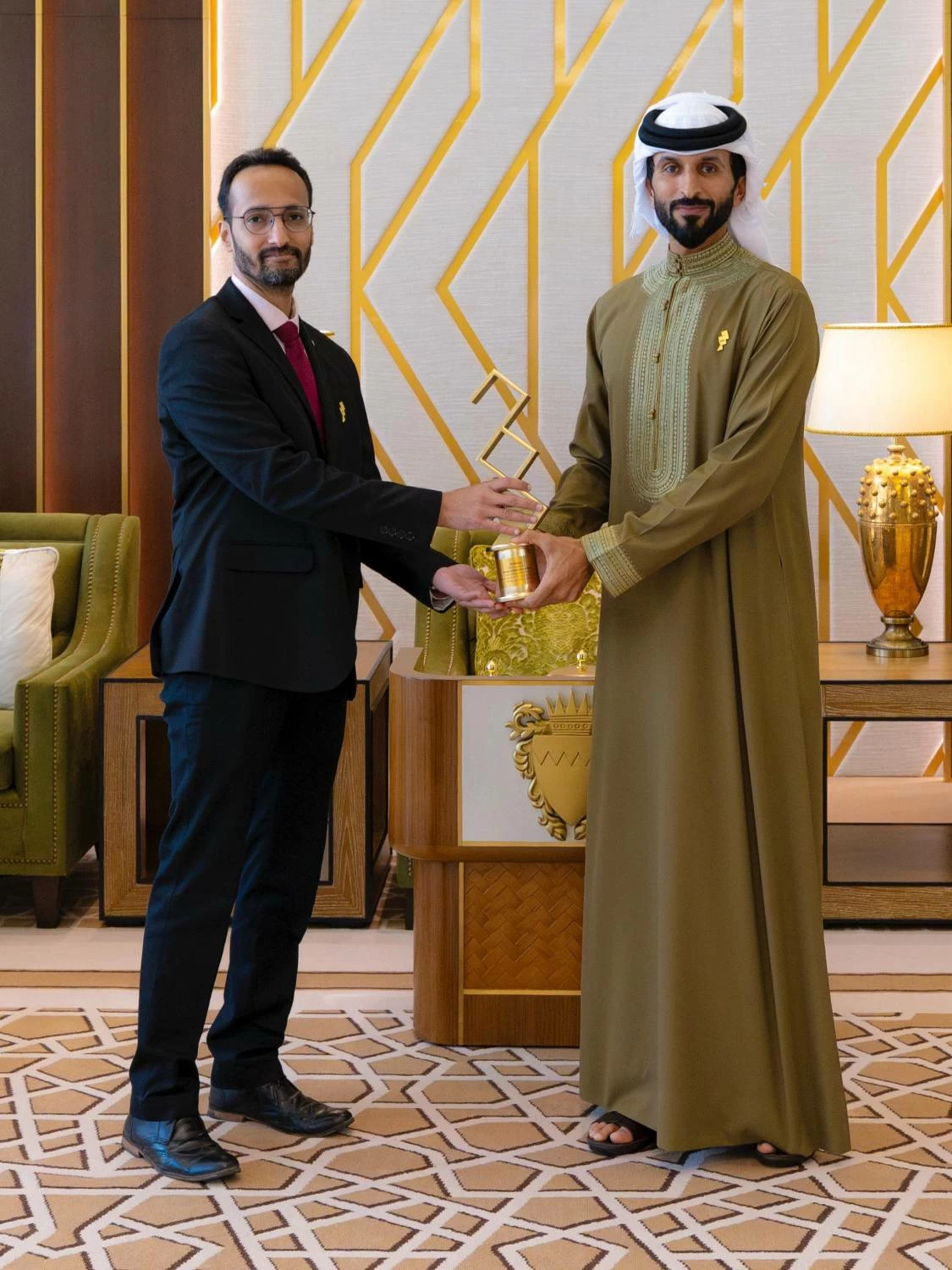 ناصر بن حمد يكرم الفائزين في النسخة الخامسة من جائزة الملك حمد لتمكين الشباب لتحقيق أهداف التنمية المستدامة