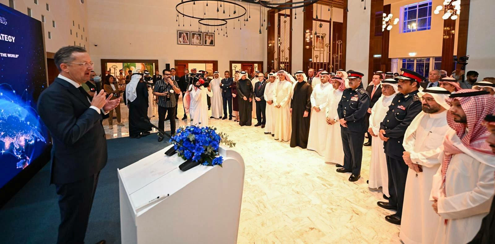 &laquo;المواصلات&raquo; توقع خطاب نوايا لإطلاق خط هليكوبتر مباشر بين البحرين والدمام قريباً