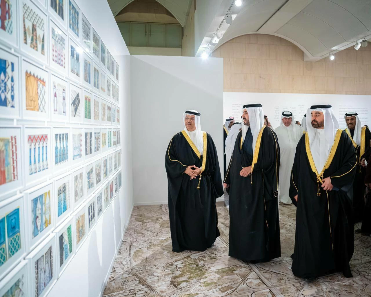 محمد بن سلمان يفتتح معرض البحرين السنوي للفنون التشكيلية الـ 52