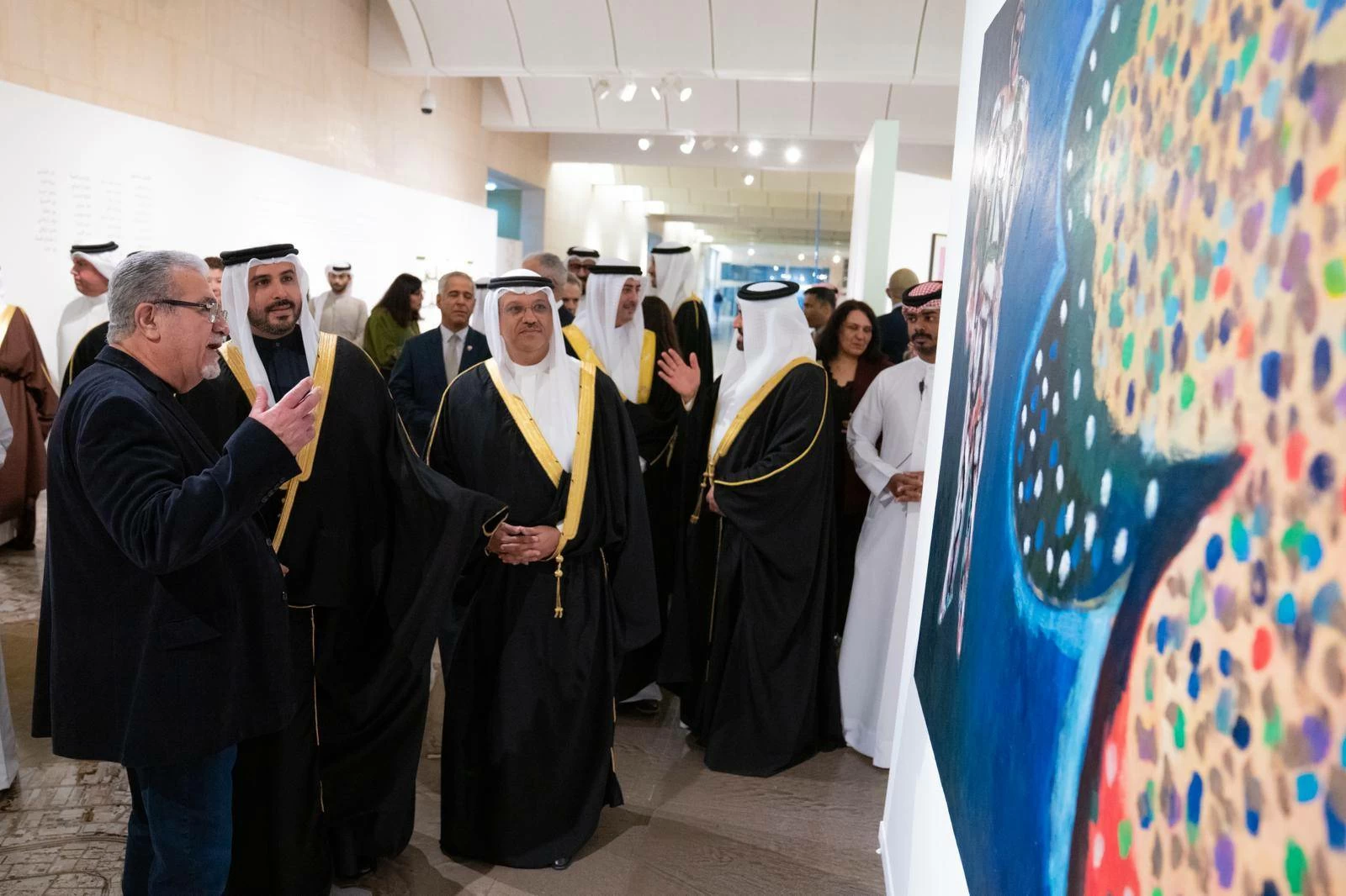 محمد بن سلمان يفتتح معرض البحرين السنوي للفنون التشكيلية الـ 52