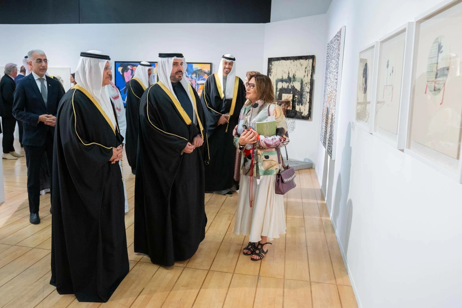 محمد بن سلمان يفتتح معرض البحرين السنوي للفنون التشكيلية الـ 52