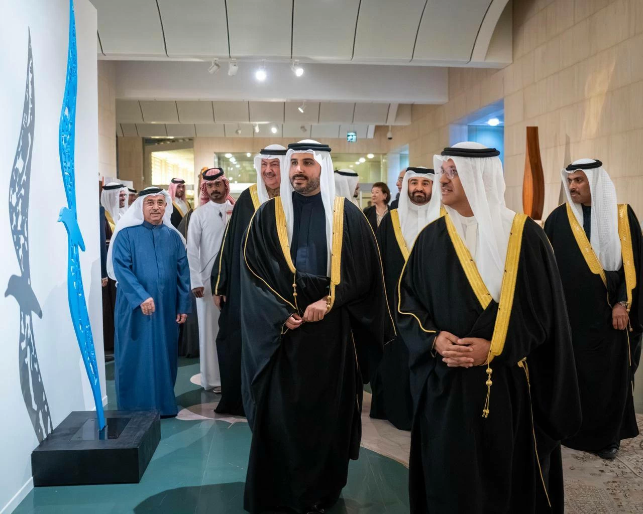 محمد بن سلمان يفتتح معرض البحرين السنوي للفنون التشكيلية الـ 52