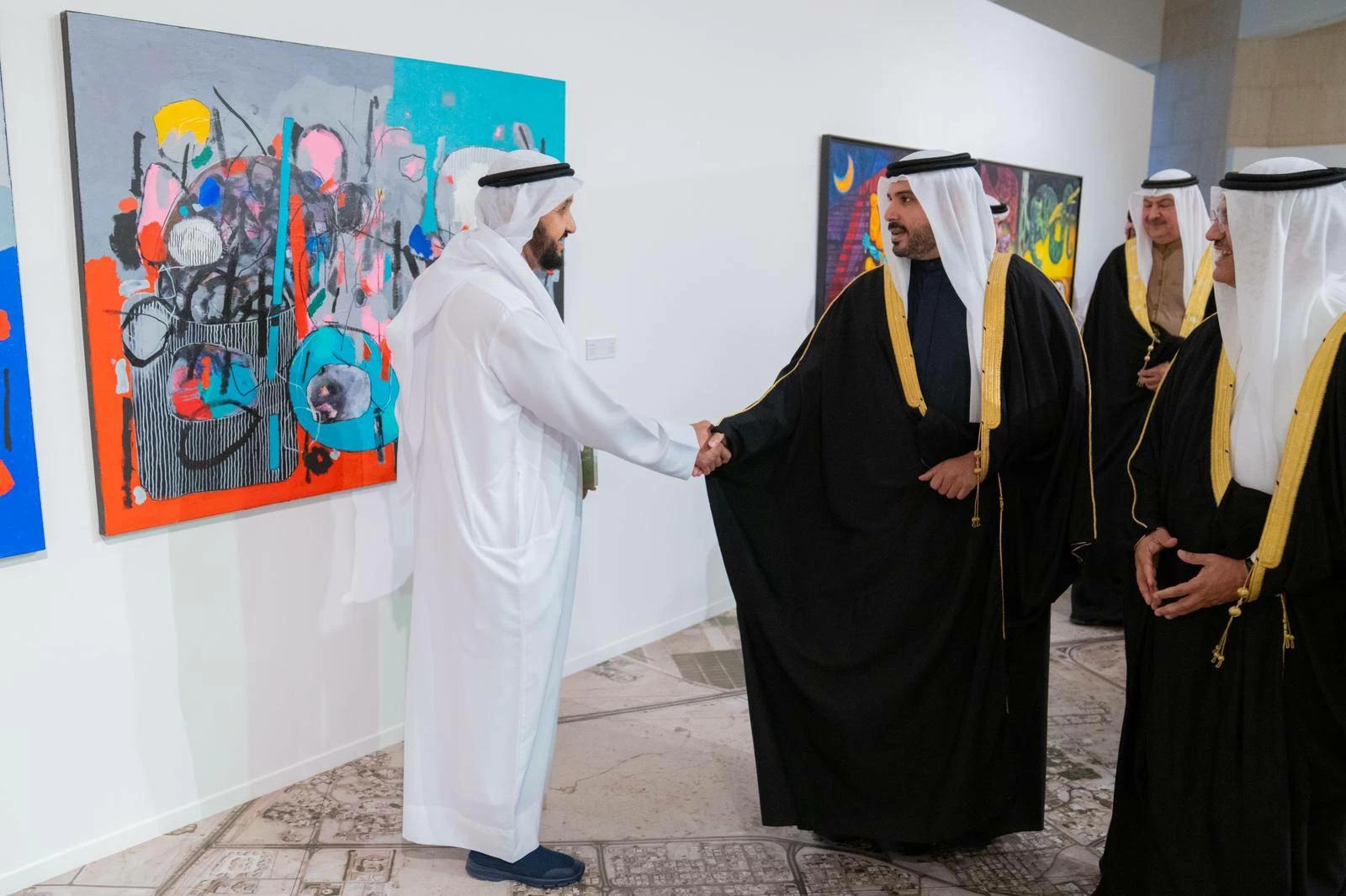 محمد بن سلمان يفتتح معرض البحرين السنوي للفنون التشكيلية الـ 52