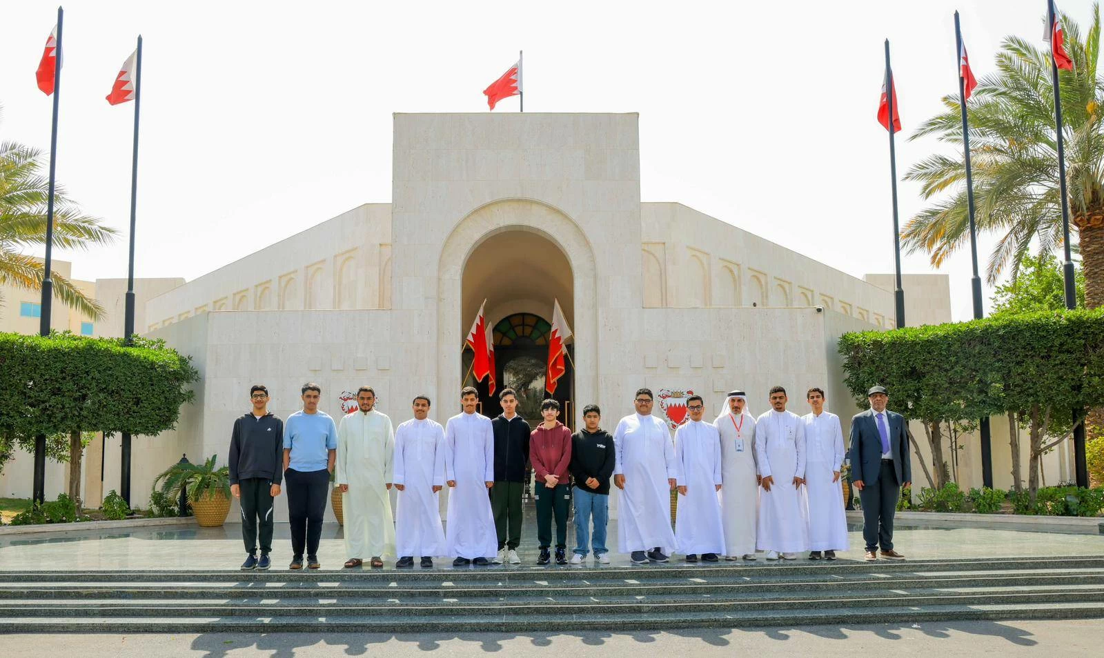 "أمانة الشورى" تستقبل طلبة وطالبات مدرستي "التعاون الثانوية" و"سترة الإعدادية" ضمن برنامج الزيارات التعريفية للمجلس