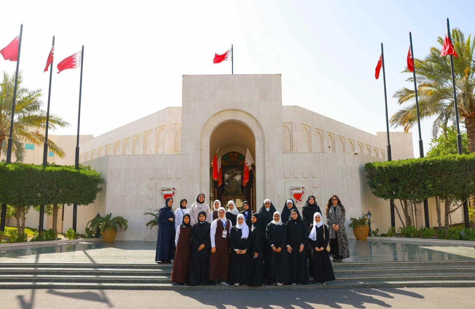 "أمانة الشورى" تستقبل طلبة وطالبات مدرستي "التعاون الثانوية" و"سترة الإعدادية" ضمن برنامج الزيارات التعريفية للمجلس