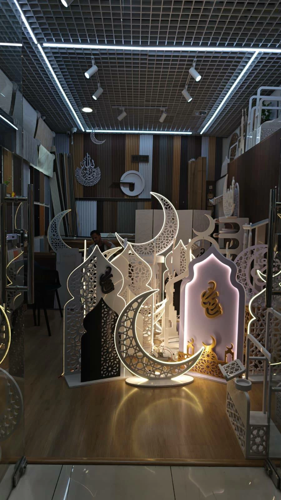 مدينة التنين تتلألأ بأنوار رمضان وتتحول إلى وجهة رئيسية لاقتناء الإضاءة واللمسات الرمضانية بأسعار تنافسية