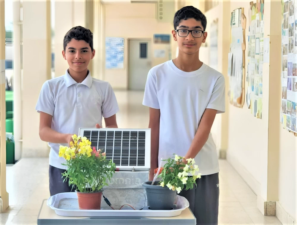 عباس وفاضل من مدرسة أبوصيبع يصممان نظاماً للري الذكي