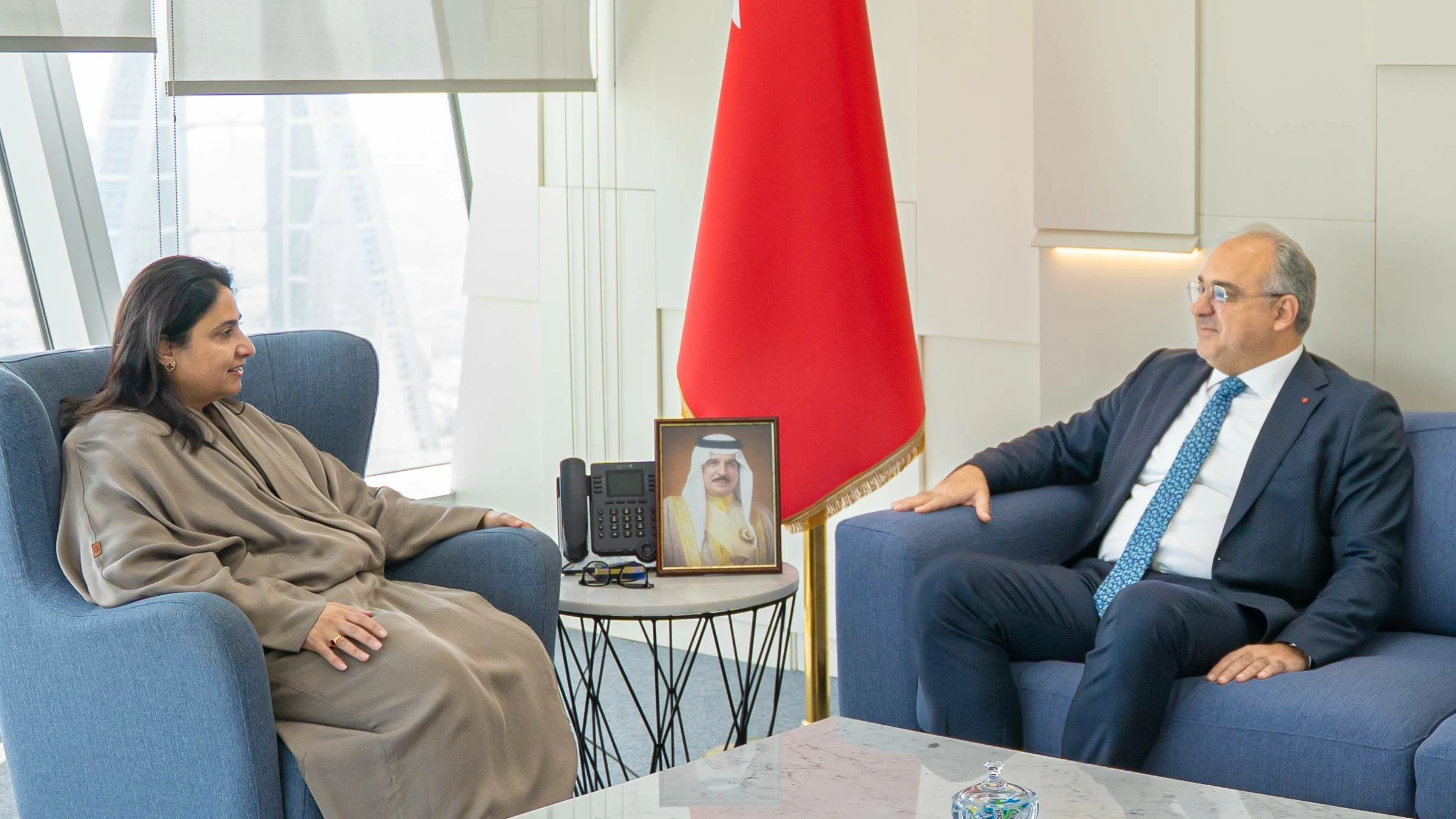 المدير العام لمعهد الإدارة العامة تستقبل سفير الجمهورية اللبنانية لدى البحرين