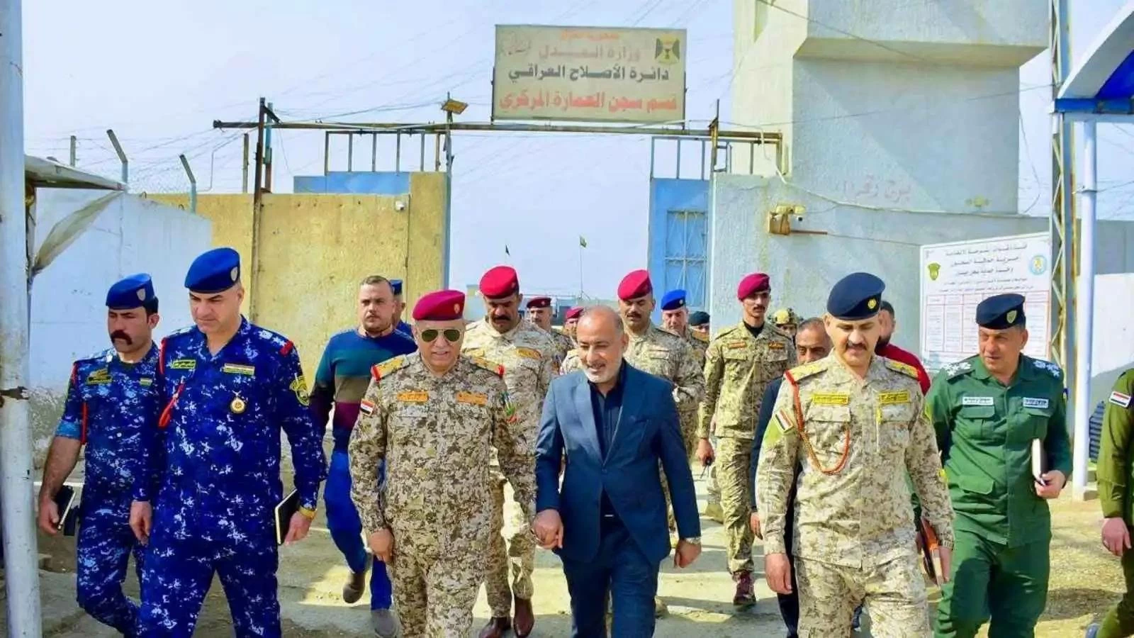 ابتزاز ورشاوى.. مقطع مسرب من أحد السجون يطيح بمسؤول عراقي (فيديو)