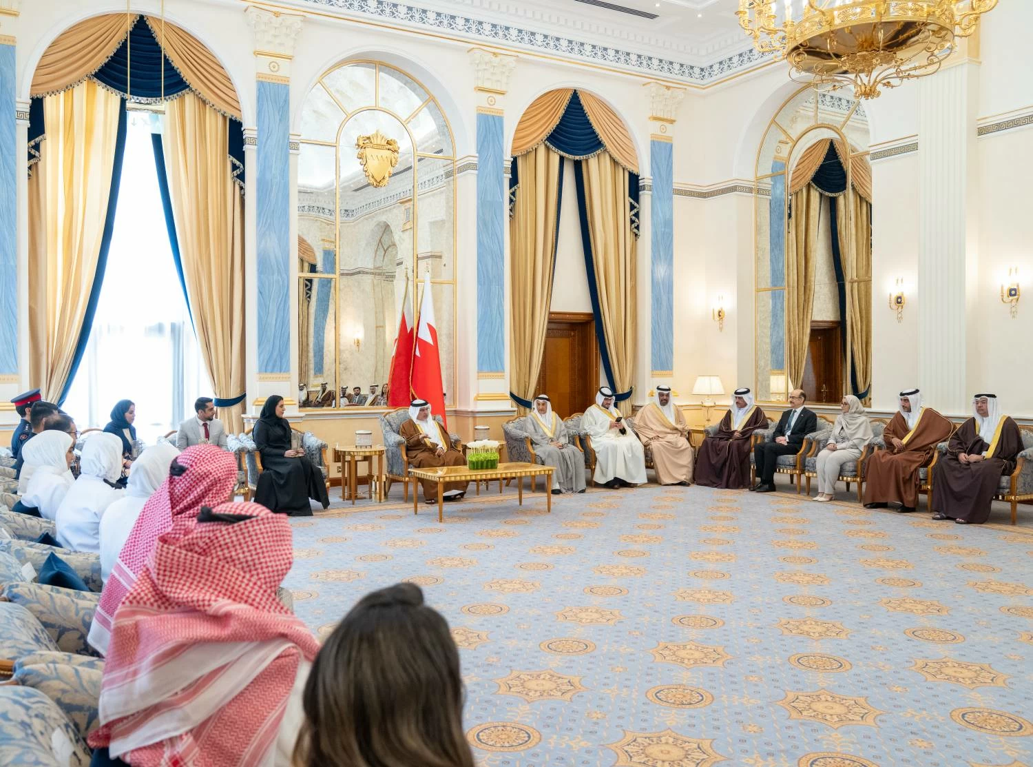 ولي العهد رئيس الوزراء يلتقي أصحاب الأفكار الـ12 المتأهلة للمرحلة النهائية من مسابقة (فكرة)