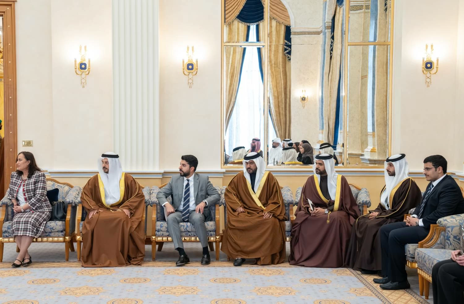 ولي العهد رئيس الوزراء يلتقي أصحاب الأفكار الـ12 المتأهلة للمرحلة النهائية من مسابقة (فكرة)