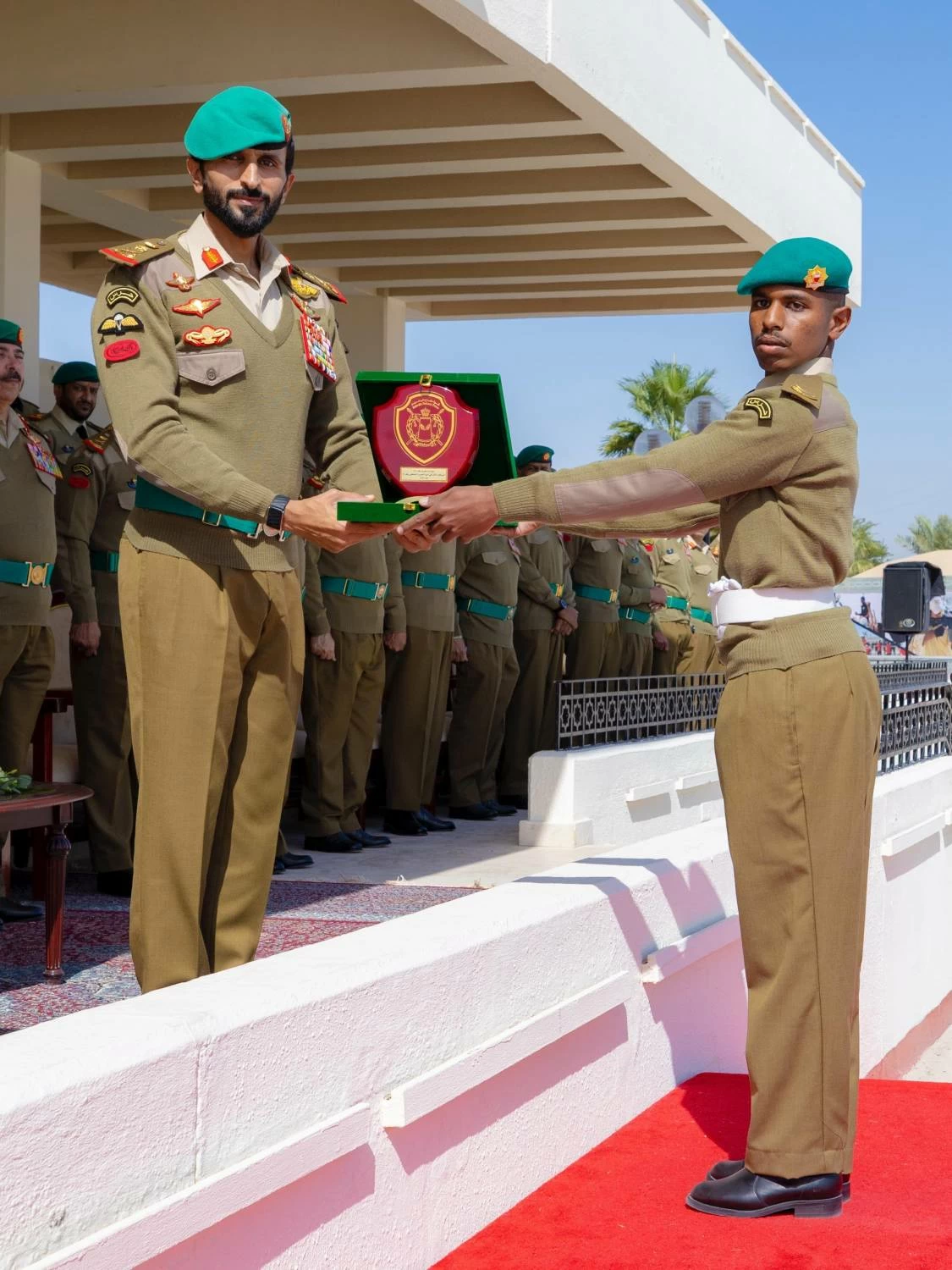 ناصر بن حمد يرعى حفل تخريج إحدى دورات المستجدين بالحرس الملكي