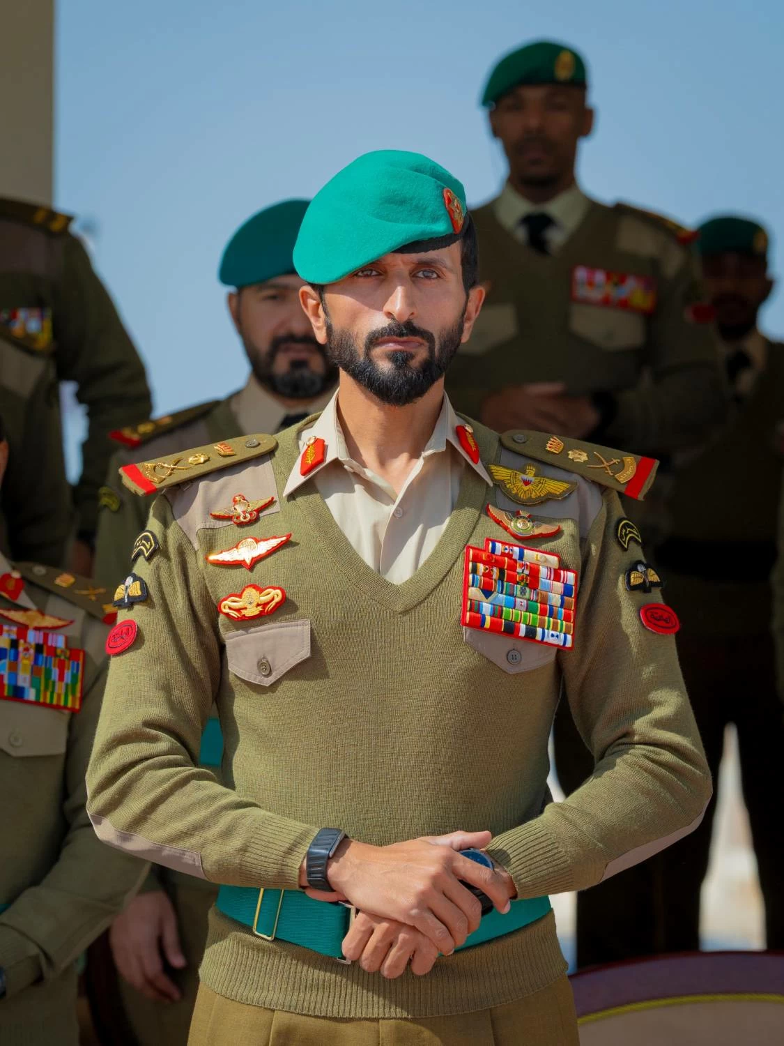 ناصر بن حمد يرعى حفل تخريج إحدى دورات المستجدين بالحرس الملكي