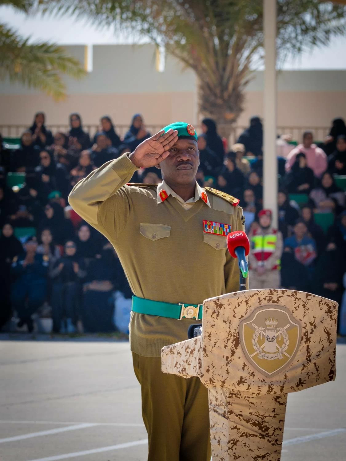 ناصر بن حمد يرعى حفل تخريج إحدى دورات المستجدين بالحرس الملكي