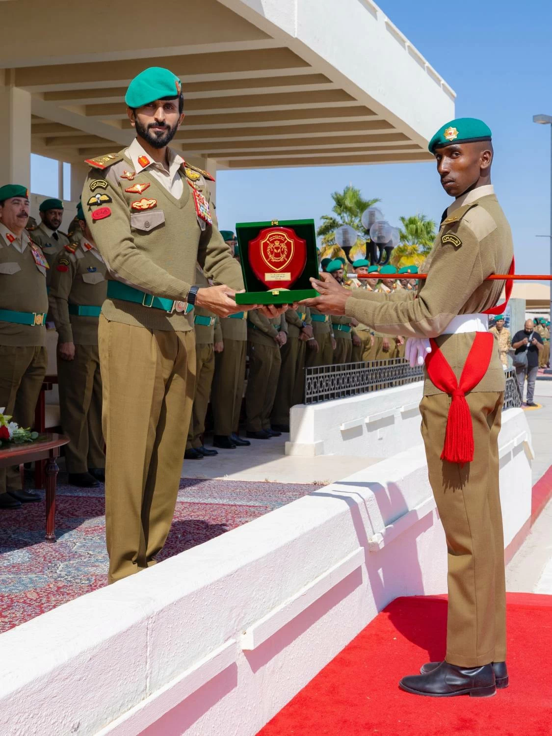 ناصر بن حمد يرعى حفل تخريج إحدى دورات المستجدين بالحرس الملكي