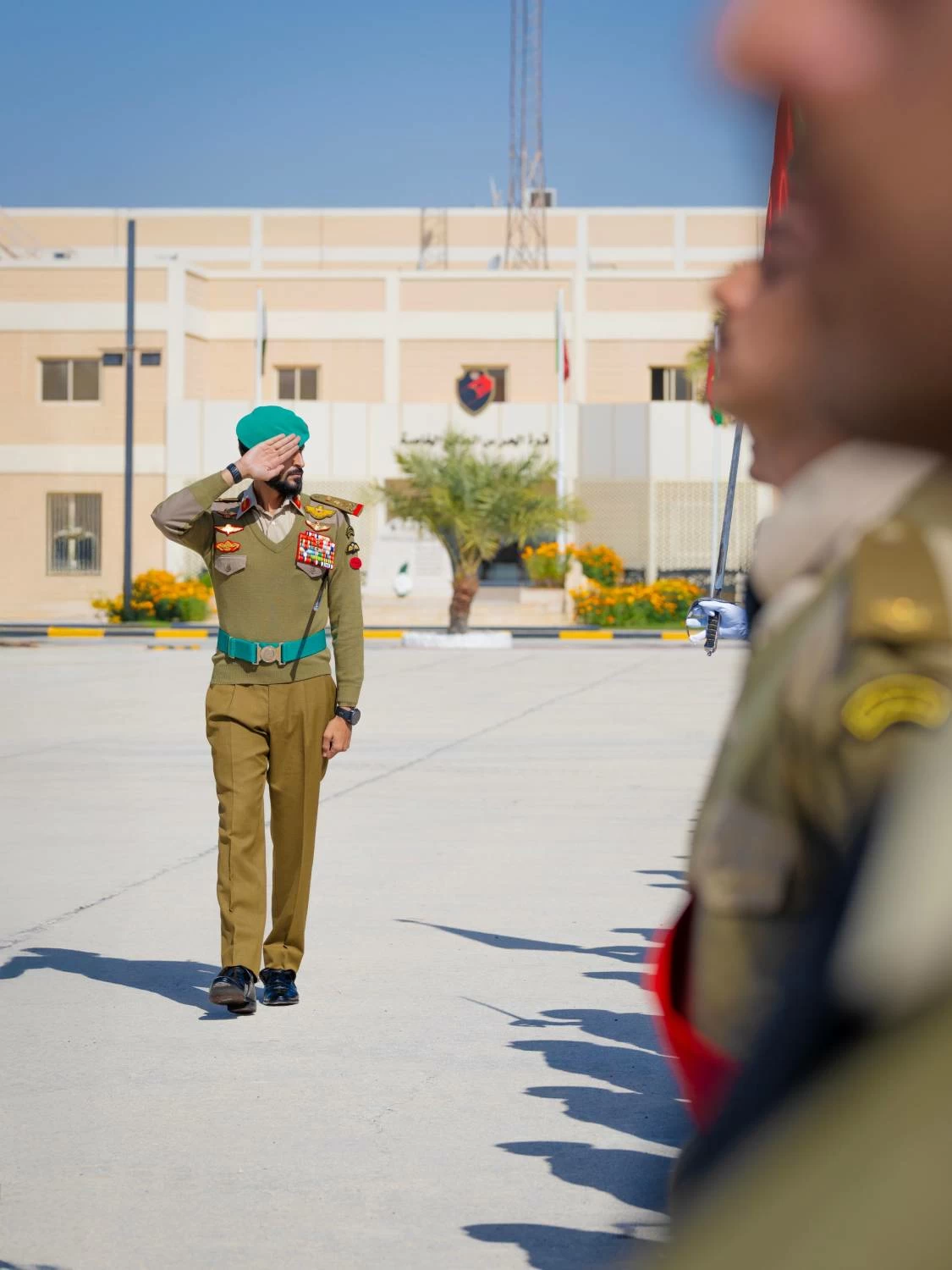ناصر بن حمد يرعى حفل تخريج إحدى دورات المستجدين بالحرس الملكي