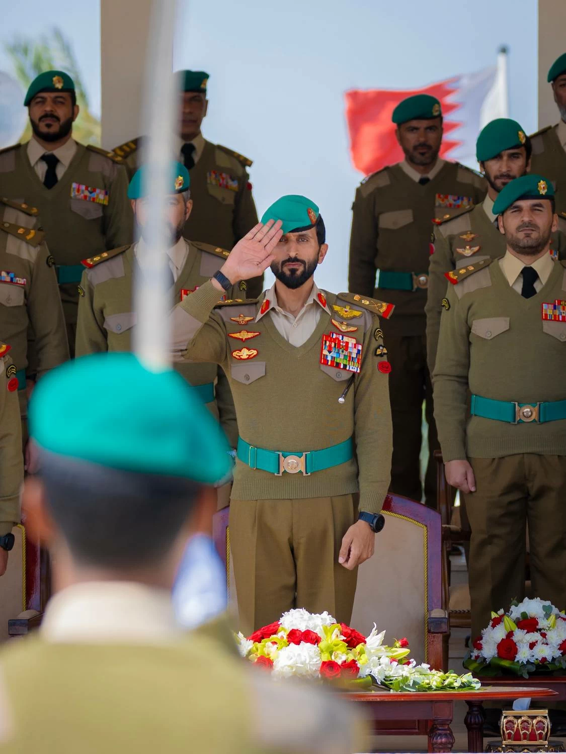 ناصر بن حمد يرعى حفل تخريج إحدى دورات المستجدين بالحرس الملكي