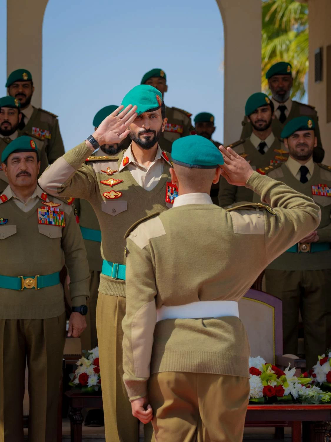 ناصر بن حمد يرعى حفل تخريج إحدى دورات المستجدين بالحرس الملكي