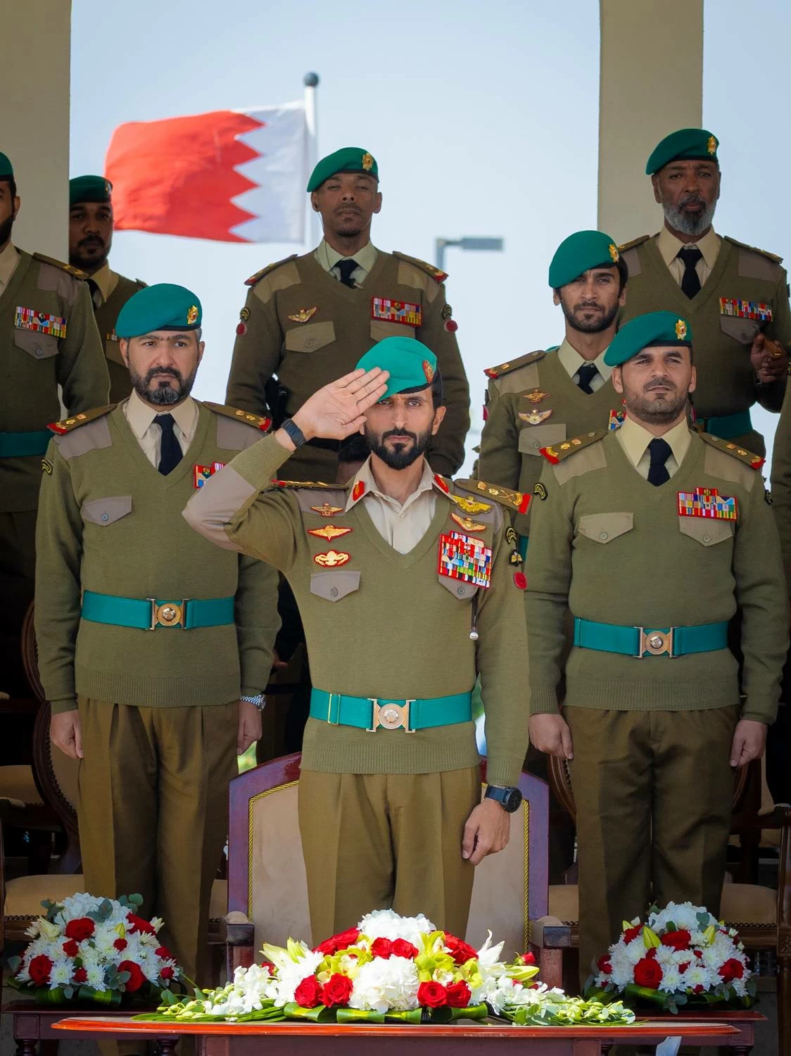 ناصر بن حمد يرعى حفل تخريج إحدى دورات المستجدين بالحرس الملكي