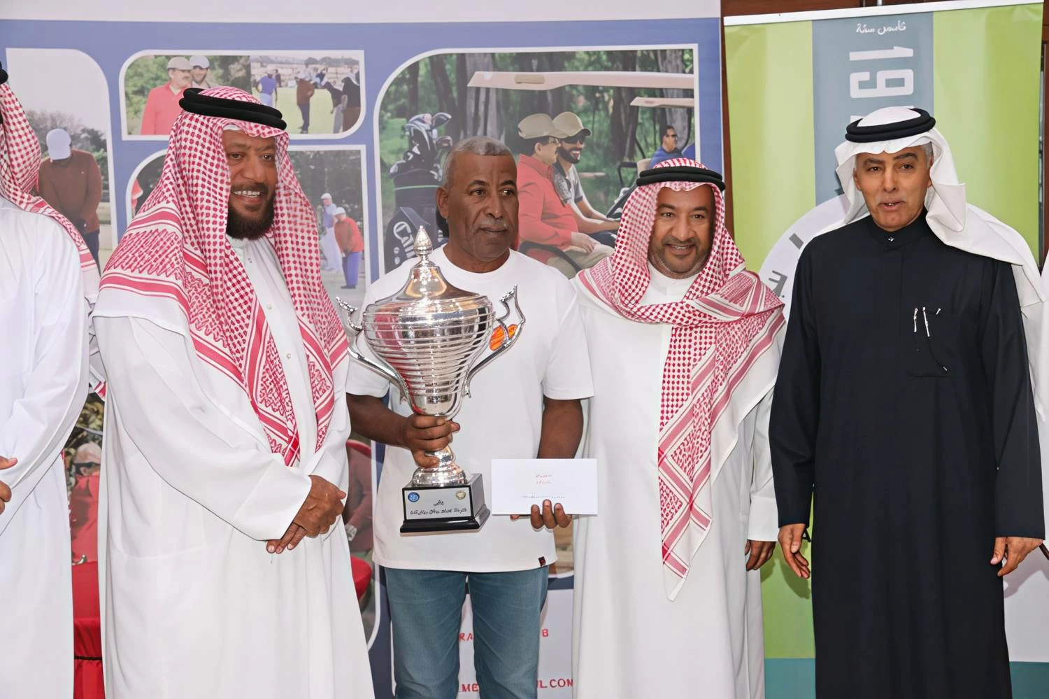 تتويج الفائزين ببطولة الوجيه محمد يوسف بن جلال بنادي البحرين للجولف