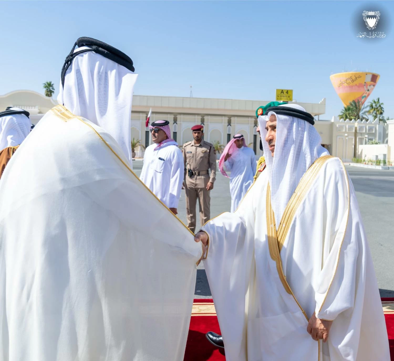 ولي العهد رئيس الوزراء يصل إلى قطر في زيارةٍ أخوية