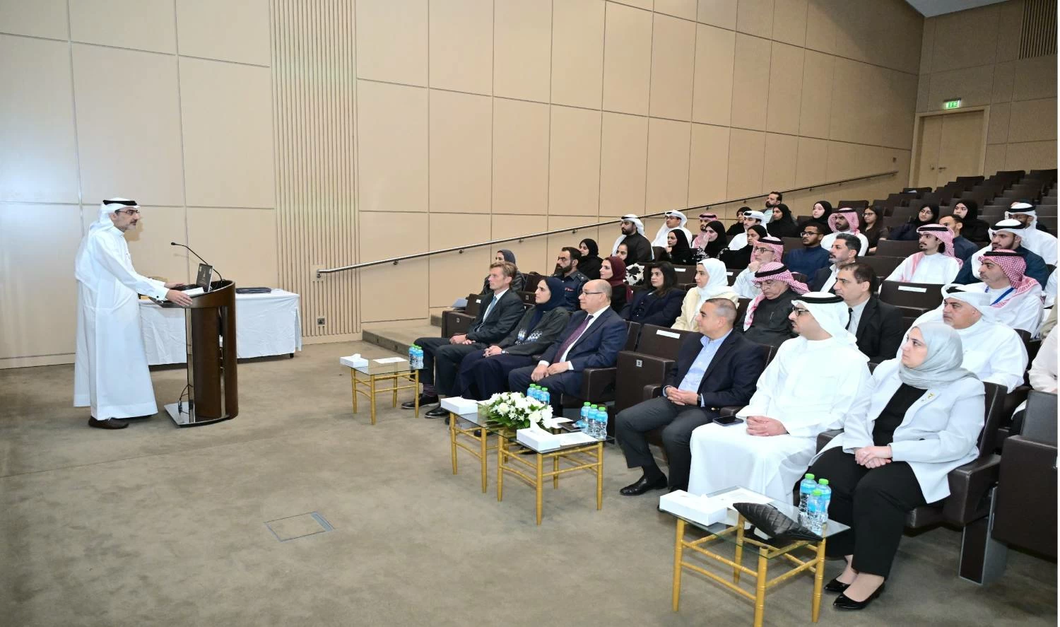 القائد: البرنامج يساهم في إعداد الكوادر الوطنية المتخصصة القادرة على تطوير الحلول المبتكرة للخدمات الحكومية