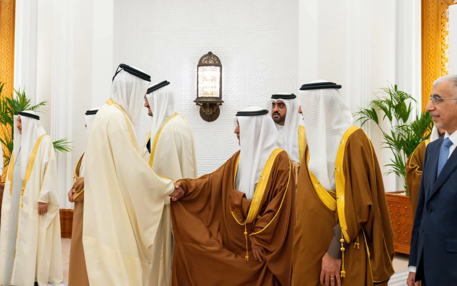 ولي العهد رئيس الوزراء يلتقي أمير دولة قطر