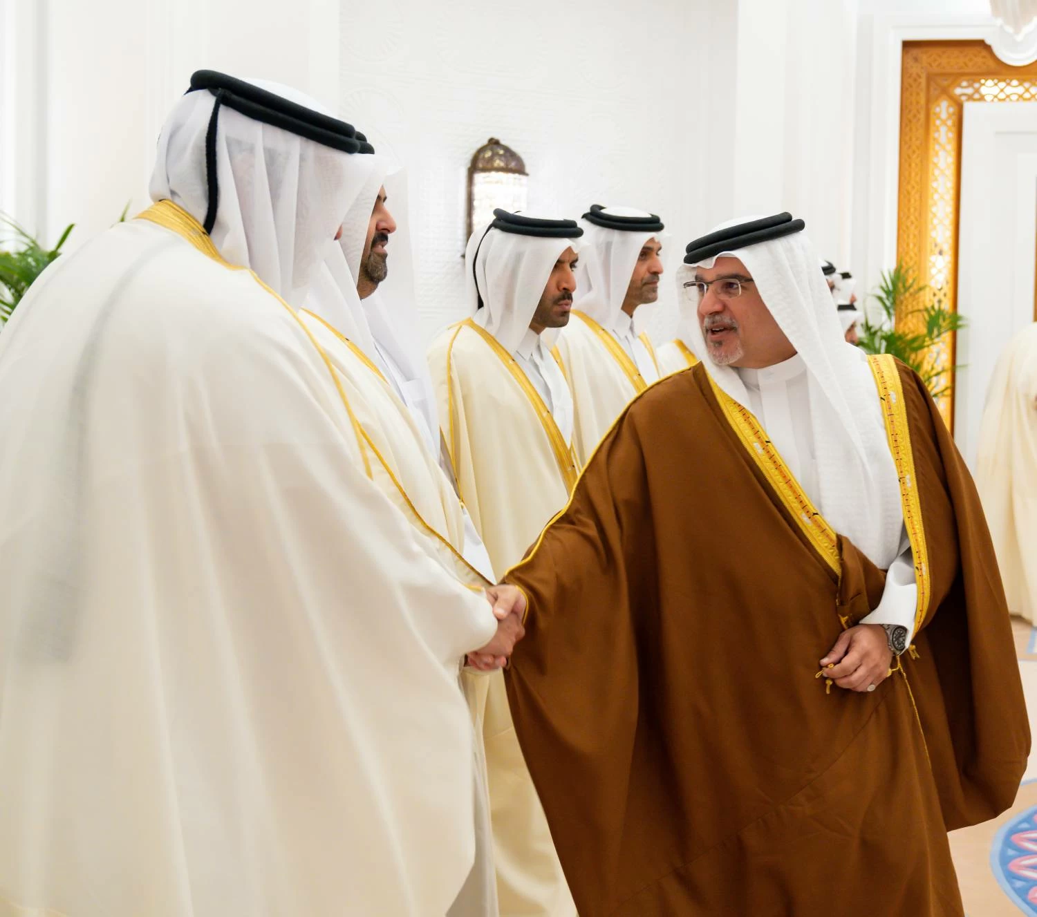 ولي العهد رئيس الوزراء يلتقي أمير دولة قطر