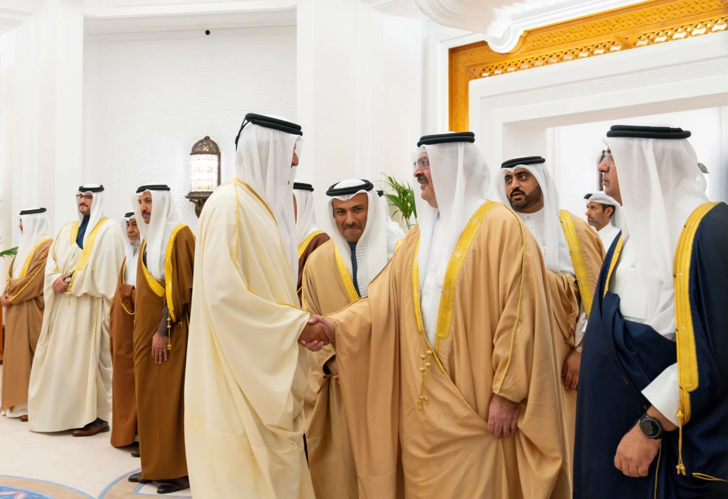 ولي العهد رئيس الوزراء يلتقي أمير دولة قطر