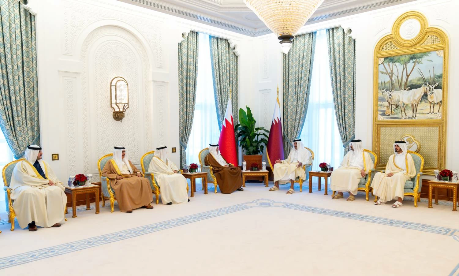 ولي العهد رئيس الوزراء يلتقي أمير دولة قطر