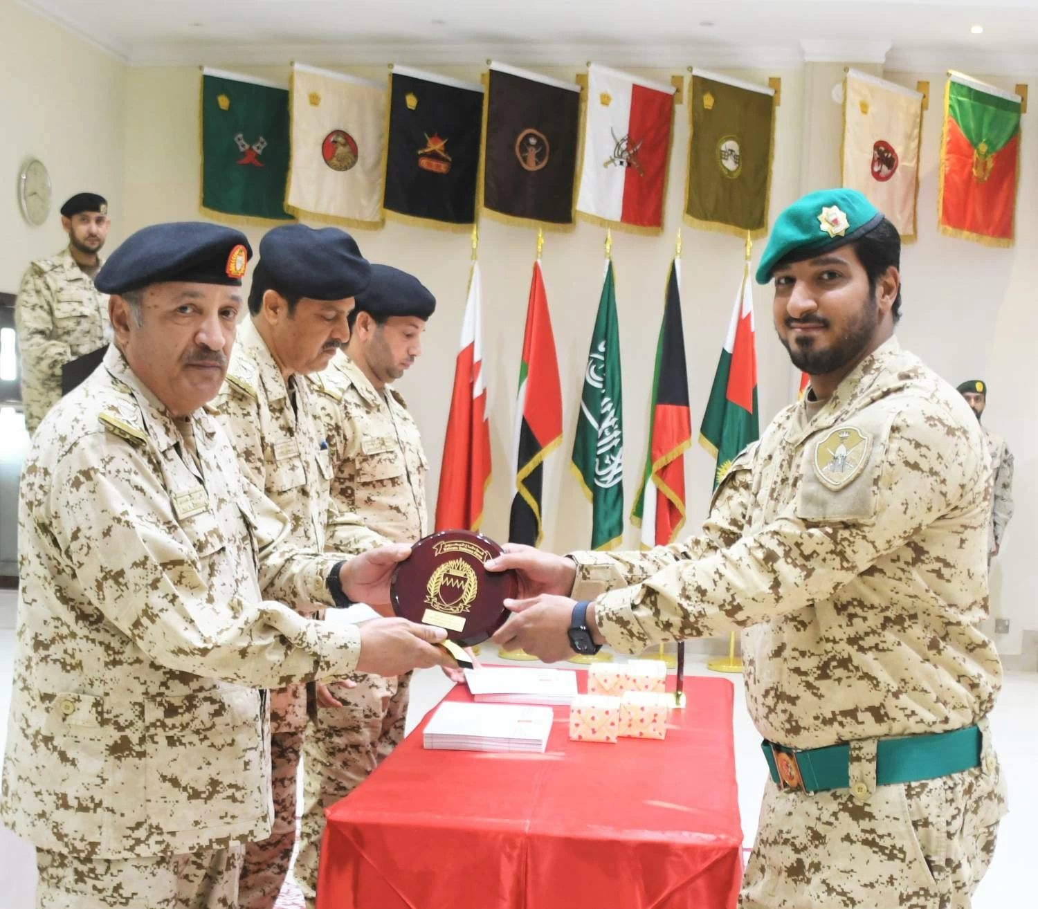 مساعد رئيس هيئة الأركان للقوى البشرية يحضر حفل تخريج عدد من الدورات العسكرية المتخصصة للضباط