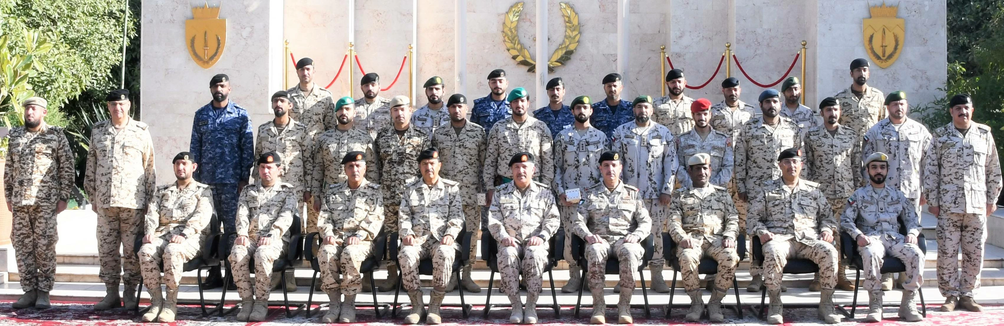 مساعد رئيس هيئة الأركان للقوى البشرية يحضر حفل تخريج عدد من الدورات العسكرية المتخصصة للضباط