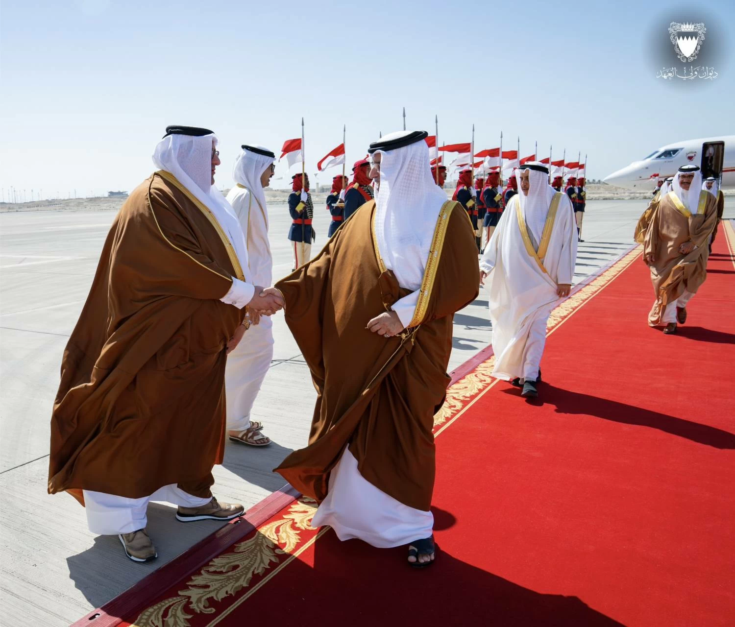 ولي العهد رئيس مجلس الوزراء يعود إلى أرض الوطن قادماً من قطر