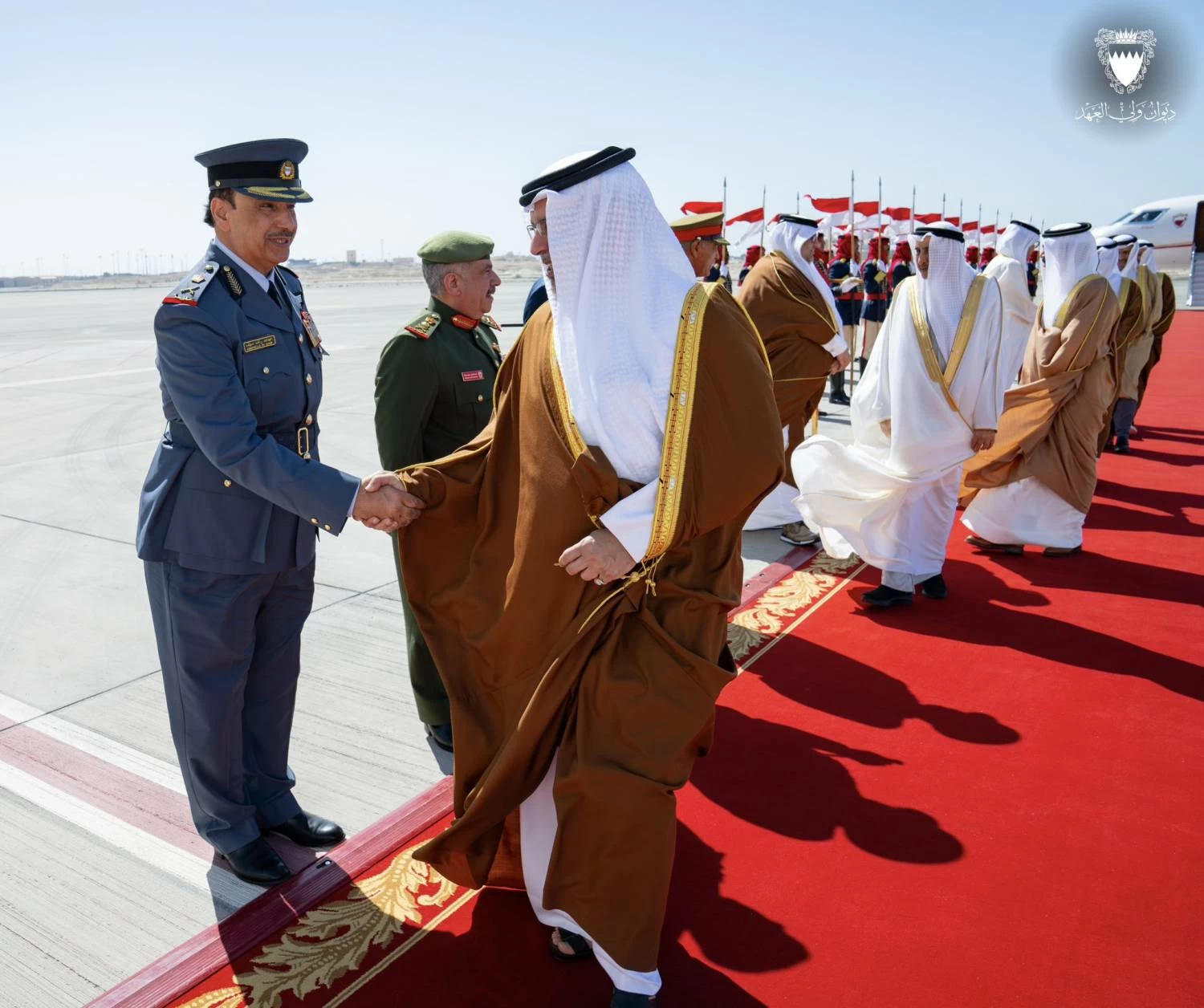 ولي العهد رئيس مجلس الوزراء يعود إلى أرض الوطن قادماً من قطر