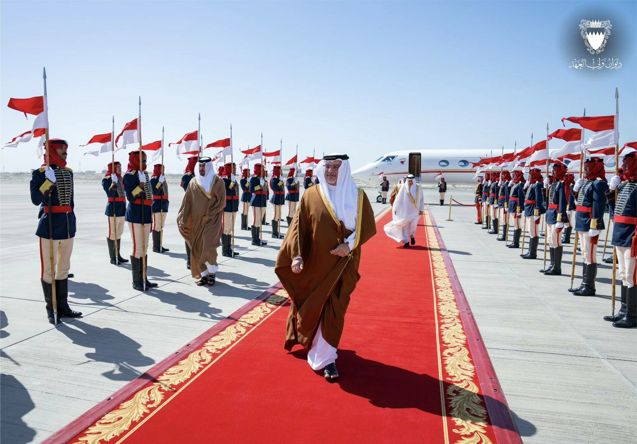 ولي العهد رئيس مجلس الوزراء يعود إلى أرض الوطن قادماً من قطر