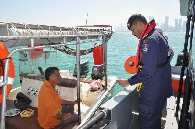 خفر السواحل تواصل جهودها الرقابية بتنفيذ حملة توعوية بحرية بالتعاون مع شركة بابكو انرجيز