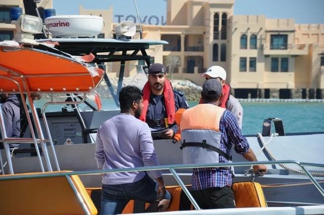 خفر السواحل تواصل جهودها الرقابية بتنفيذ حملة توعوية بحرية بالتعاون مع شركة بابكو انرجيز